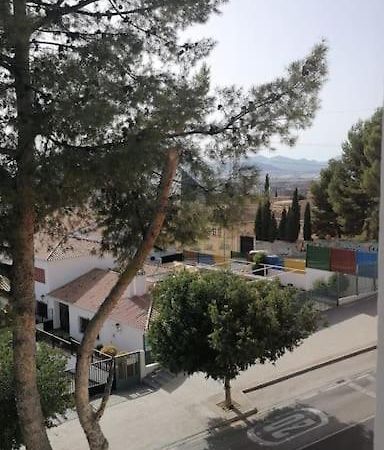 Views, Family & Private Parking In Alto Albayzin Apartman Granada Kültér fotó